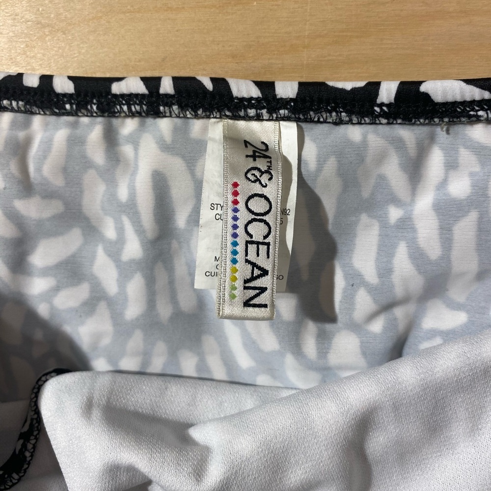 24th & Ocean Stylish Black and Yellow Women's Bikini Bottom Large (NA) - Picture 6 of 9